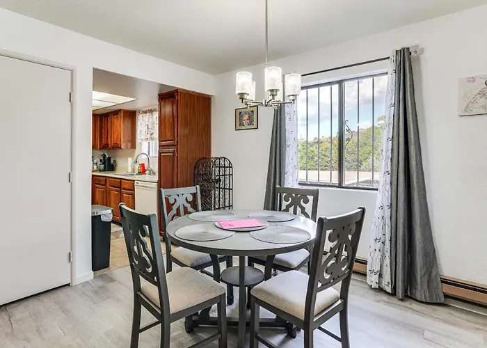 Holiday home 1 Mi To Whiskey Row + Town Sq: Remote Work Hub!