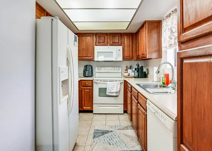 1 Mi To Whiskey Row + Town Sq: Remote Work Hub! Holiday home