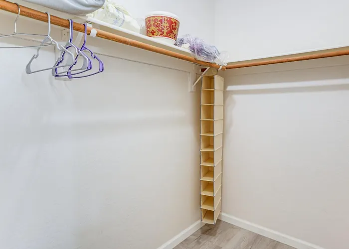 1 Mi To Whiskey Row + Town Sq: Remote Work Hub! Holiday home